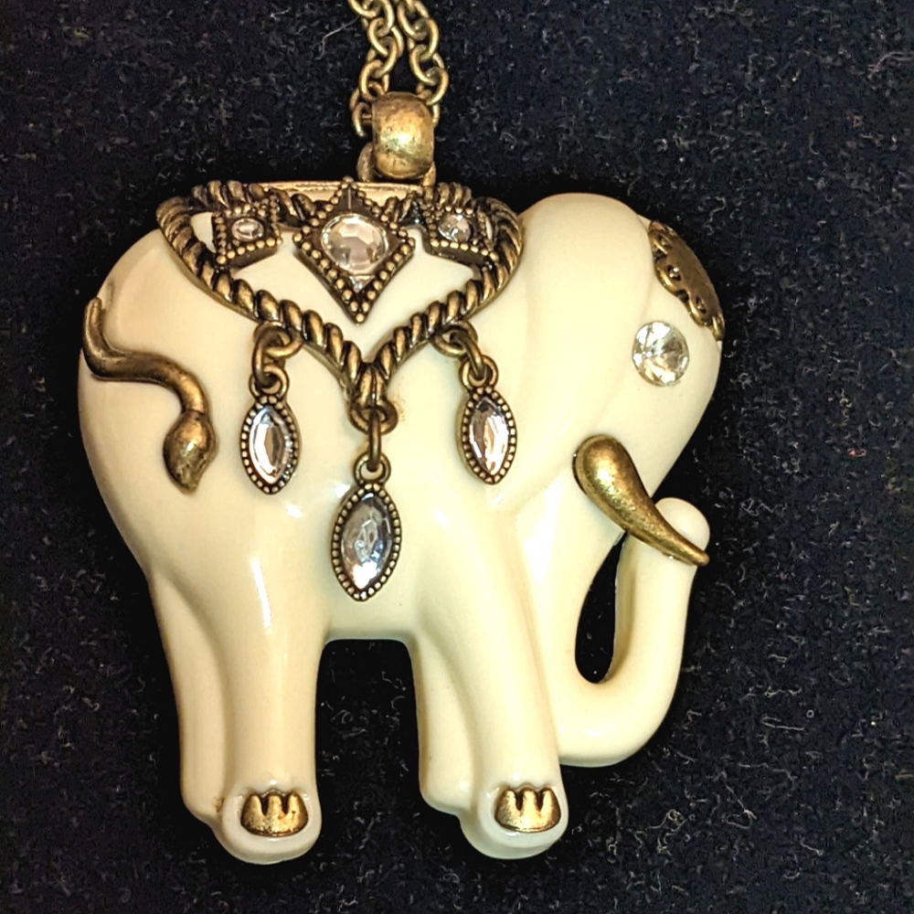 ❤️ Avon NRT Wild Safari White Elephant Pendant Long Bronze Tone Chain Necklace
